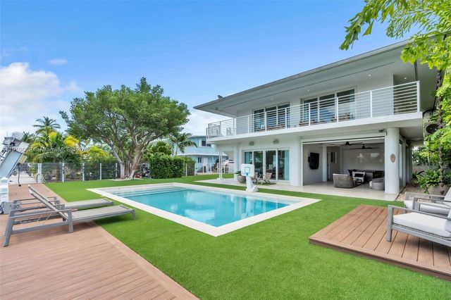 165 Ocean Dr, Tavernier, FL 33070