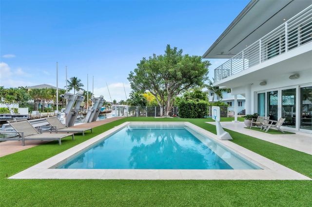 165 Ocean Dr, Tavernier, FL 33070