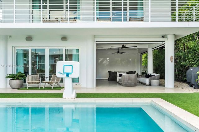 165 Ocean Dr, Tavernier, FL 33070