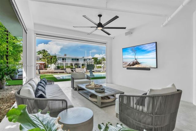 165 Ocean Dr, Tavernier, FL 33070