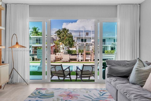 165 Ocean Dr, Tavernier, FL 33070