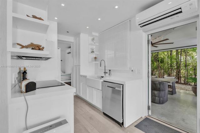 165 Ocean Dr, Tavernier, FL 33070