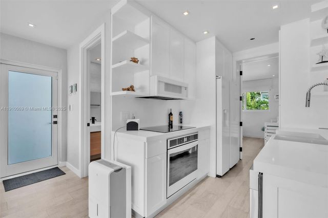 165 Ocean Dr, Tavernier, FL 33070