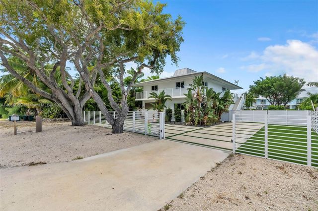 165 Ocean Dr, Tavernier, FL 33070