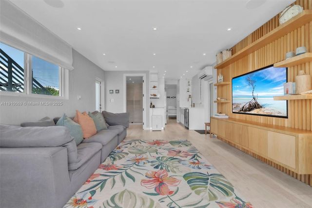 165 Ocean Dr, Tavernier, FL 33070