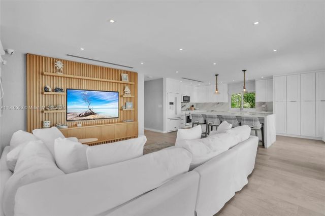 165 Ocean Dr, Tavernier, FL 33070