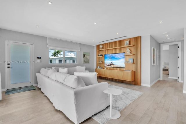 165 Ocean Dr, Tavernier, FL 33070