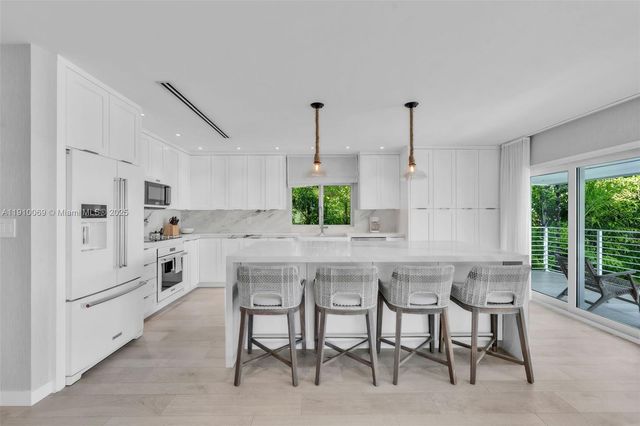 165 Ocean Dr, Tavernier, FL 33070