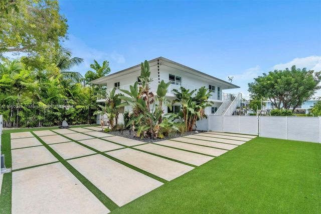 165 Ocean Dr, Tavernier, FL 33070