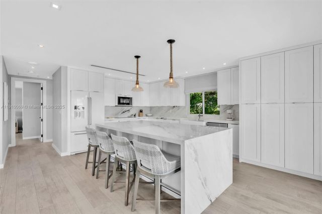 165 Ocean Dr, Tavernier, FL 33070