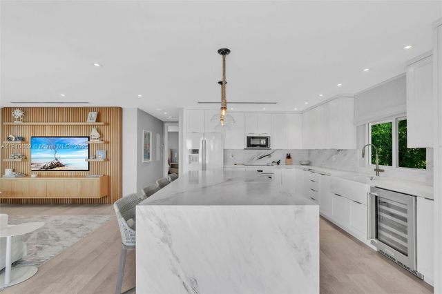 165 Ocean Dr, Tavernier, FL 33070