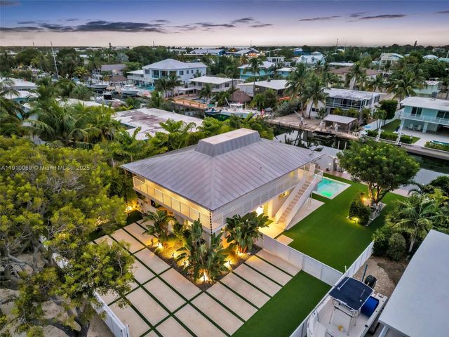 165 Ocean Dr, Tavernier, FL 33070