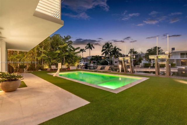 165 Ocean Dr, Tavernier, FL 33070