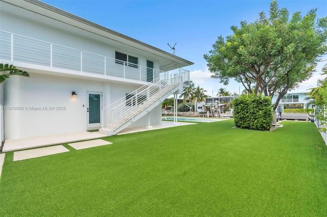 165 Ocean Dr, Tavernier, FL 33070