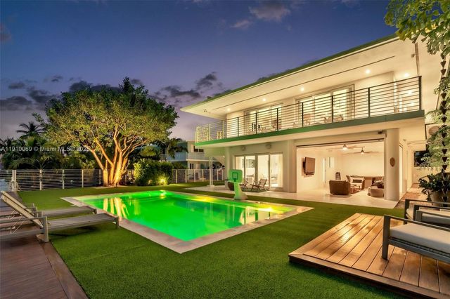 165 Ocean Dr, Tavernier, FL 33070