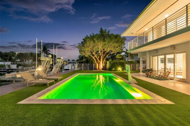 165 Ocean Dr, Tavernier, FL 33070