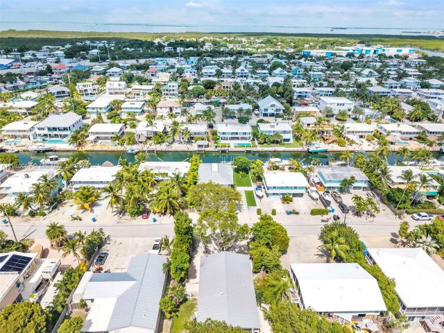 165 Ocean Dr, Tavernier, FL 33070