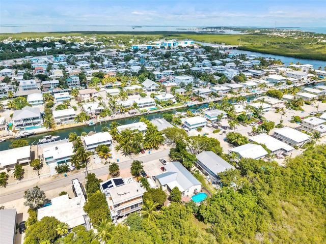 165 Ocean Dr, Tavernier, FL 33070