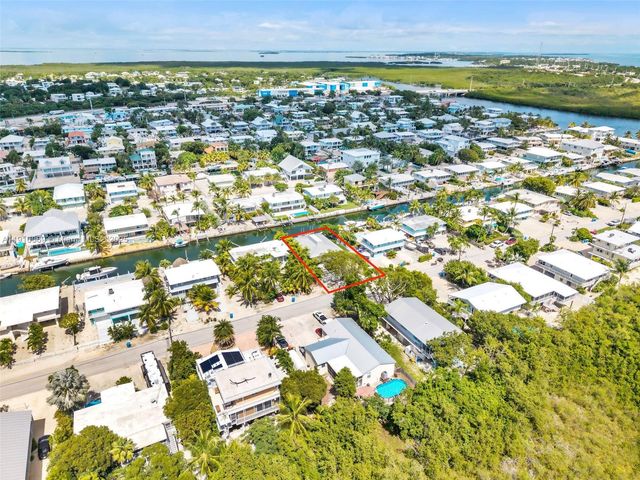 165 Ocean Dr, Tavernier, FL 33070
