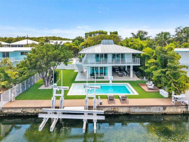 165 Ocean Dr, Tavernier, FL 33070