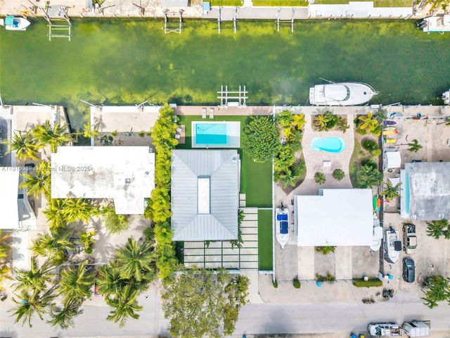 165 Ocean Dr, Tavernier, FL 33070