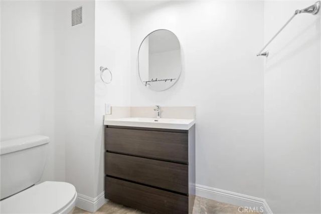 5335 White Oak Avenue A, Encino, CA 91316