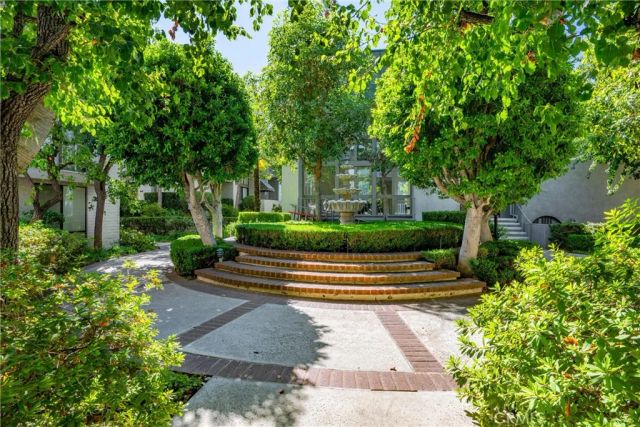 5335 White Oak Avenue A, Encino, CA 91316