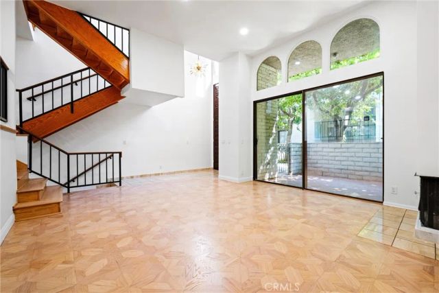 5335 White Oak Avenue A, Encino, CA 91316