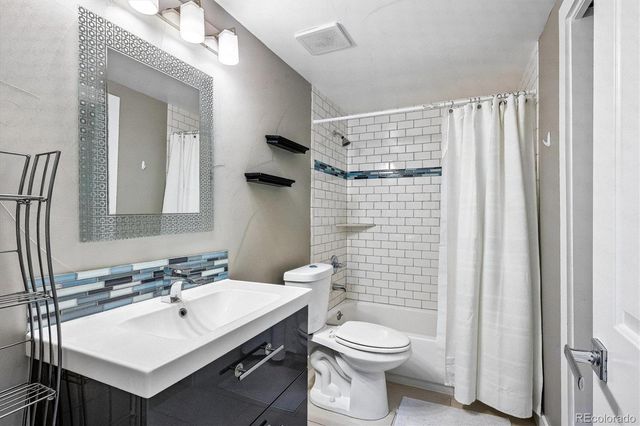 3823 W 39th Avenue, Denver, CO 80211
