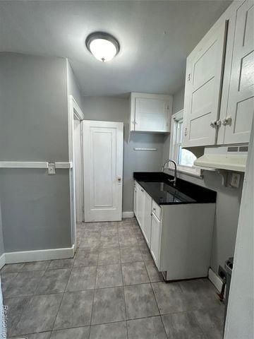 1005 Emerson Avenue, Pontiac, MI 48340