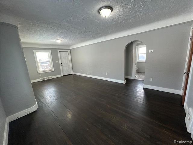 1005 Emerson Avenue, Pontiac, MI 48340