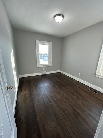 1005 Emerson Avenue, Pontiac, MI 48340