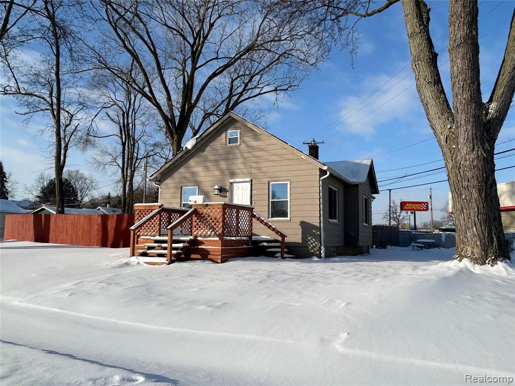 1005 Emerson Avenue, Pontiac, MI 48340