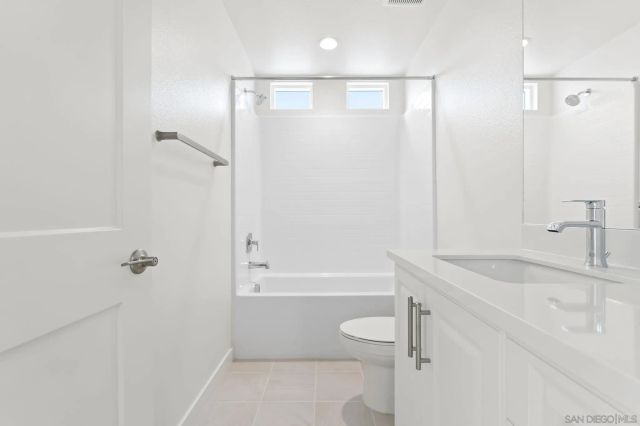 2548 Chamomile Ln, Carlsbad, CA 92008