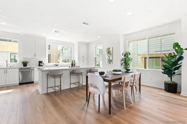 2548 Chamomile Ln, Carlsbad, CA 92008