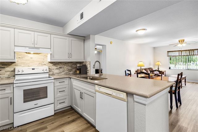 8284 Key Royal CIR 1324, Naples, FL 34119