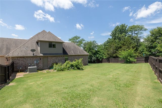 421 N Limestone Drive, Fayetteville, AR 72701
