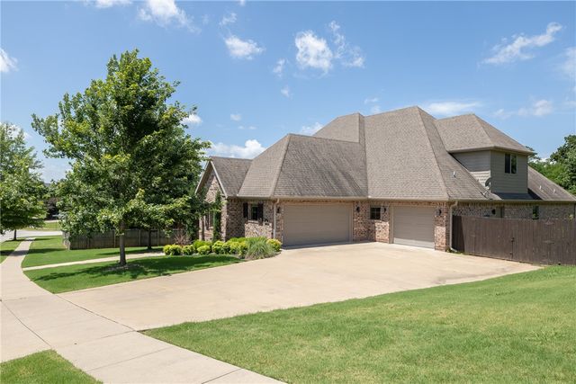 421 N Limestone Drive, Fayetteville, AR 72701