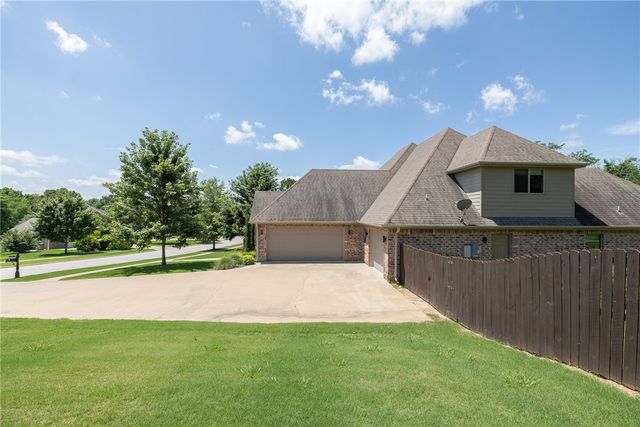 421 N Limestone Drive, Fayetteville, AR 72701
