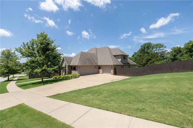 421 N Limestone Drive, Fayetteville, AR 72701