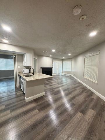 2304 Balsam Drive E107, Arlington, TX 76006
