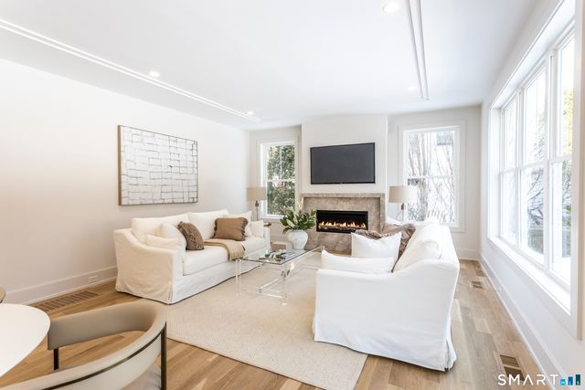 10 Wakenor Road, Westport, CT 06880