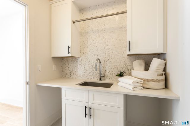 10 Wakenor Road, Westport, CT 06880