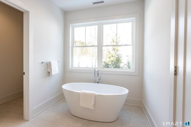 10 Wakenor Road, Westport, CT 06880