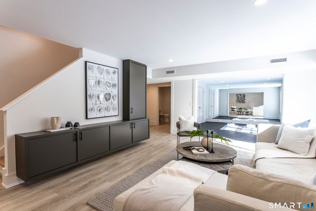 10 Wakenor Road, Westport, CT 06880