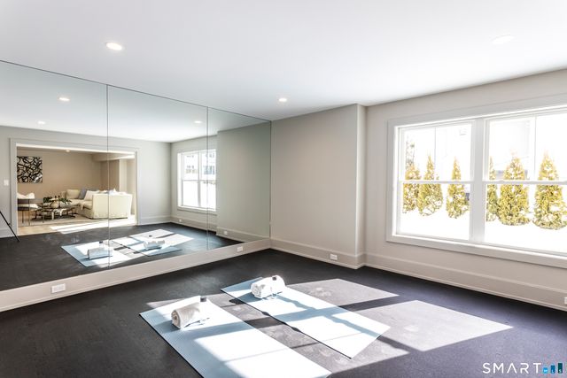 10 Wakenor Road, Westport, CT 06880