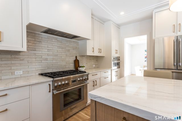 10 Wakenor Road, Westport, CT 06880