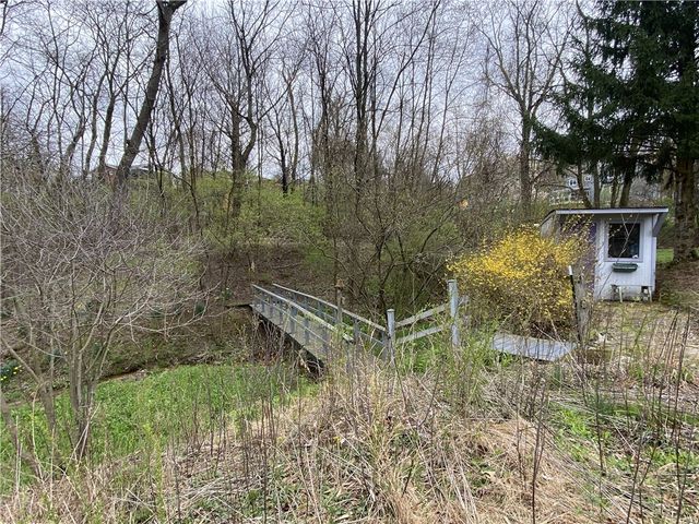 2369 Harrow Road, Upper St Clair, PA 15241