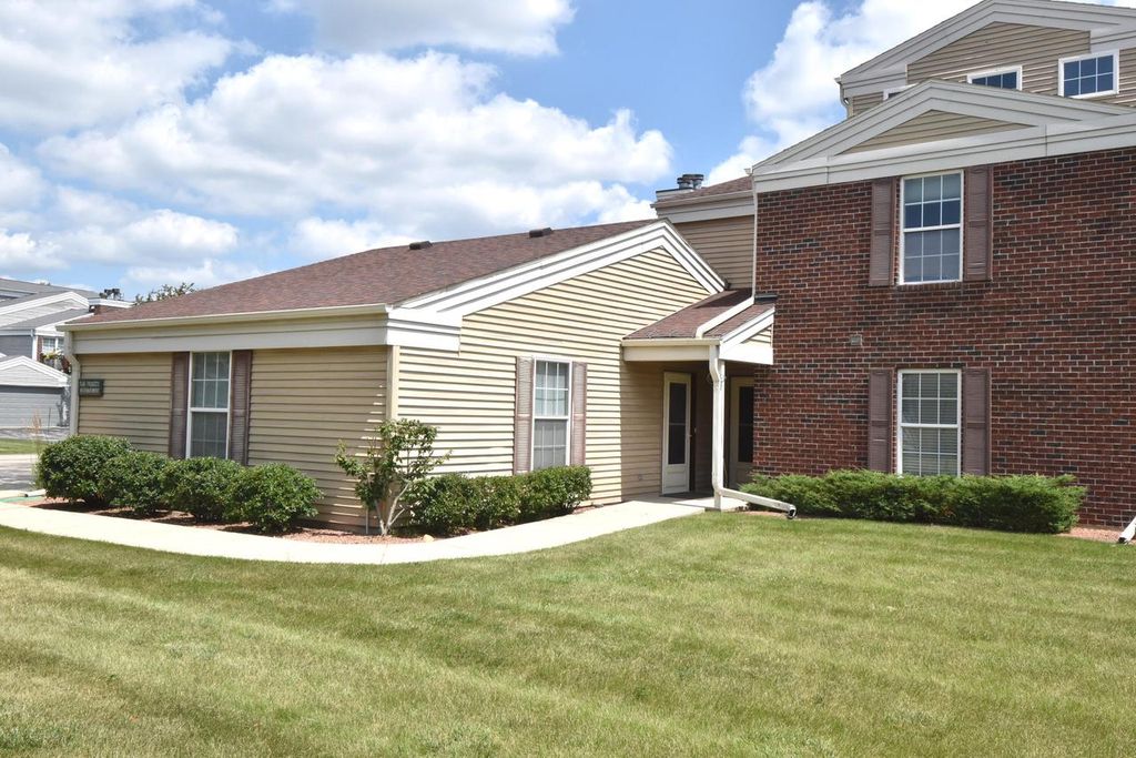 N16W26573 Wild Oats DRIVE #G, Pewaukee, WI 53072