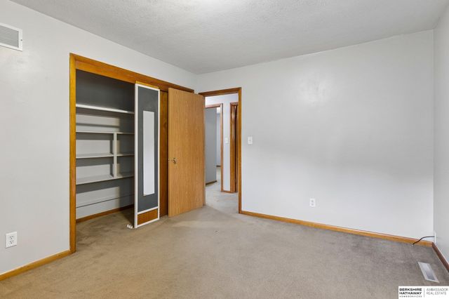 9704 N 31st Street, Omaha, NE 68112